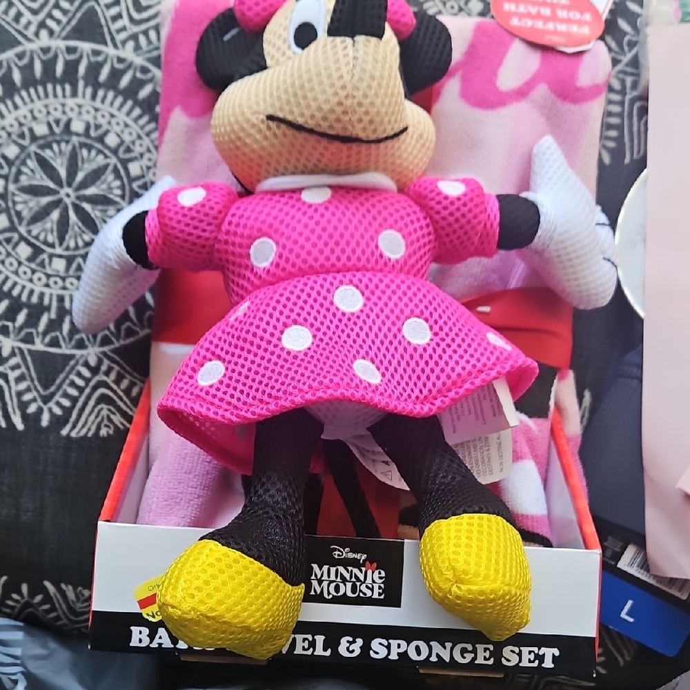 Disney Minnie Mouse Sponge And Towel Set in Pink Dress and Yellow Shoes